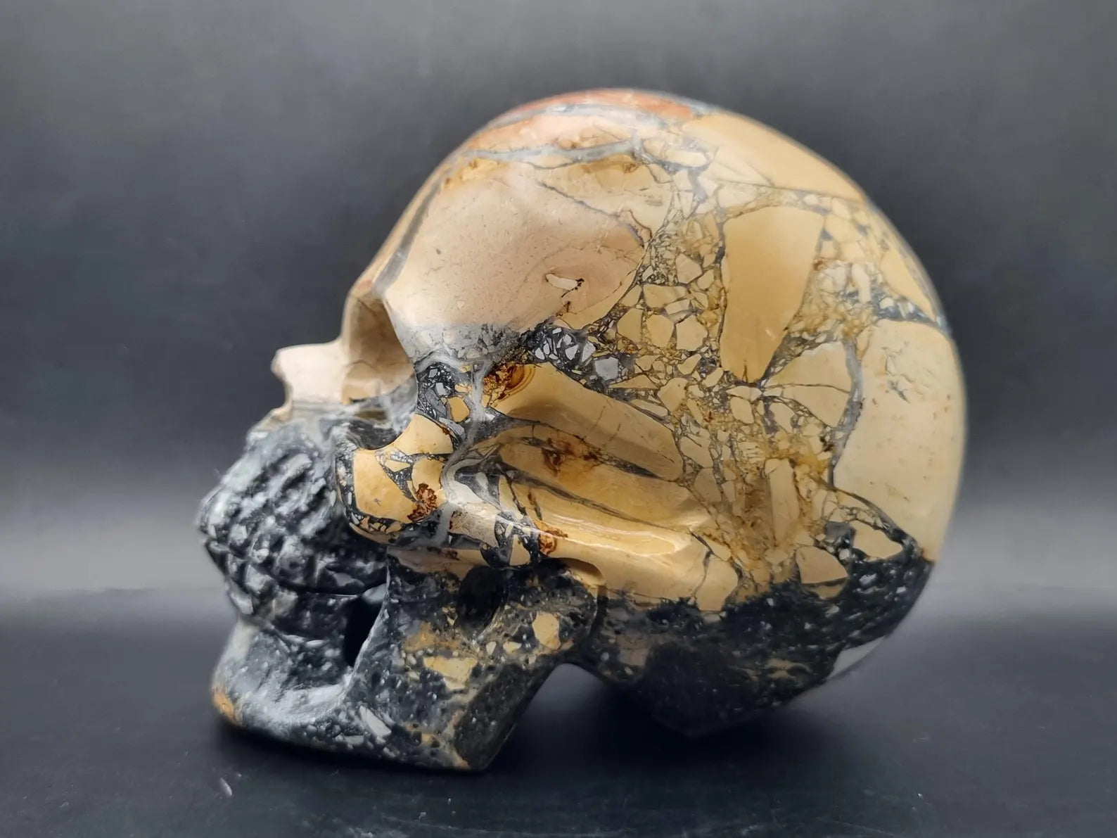 maligano jasper skull carving