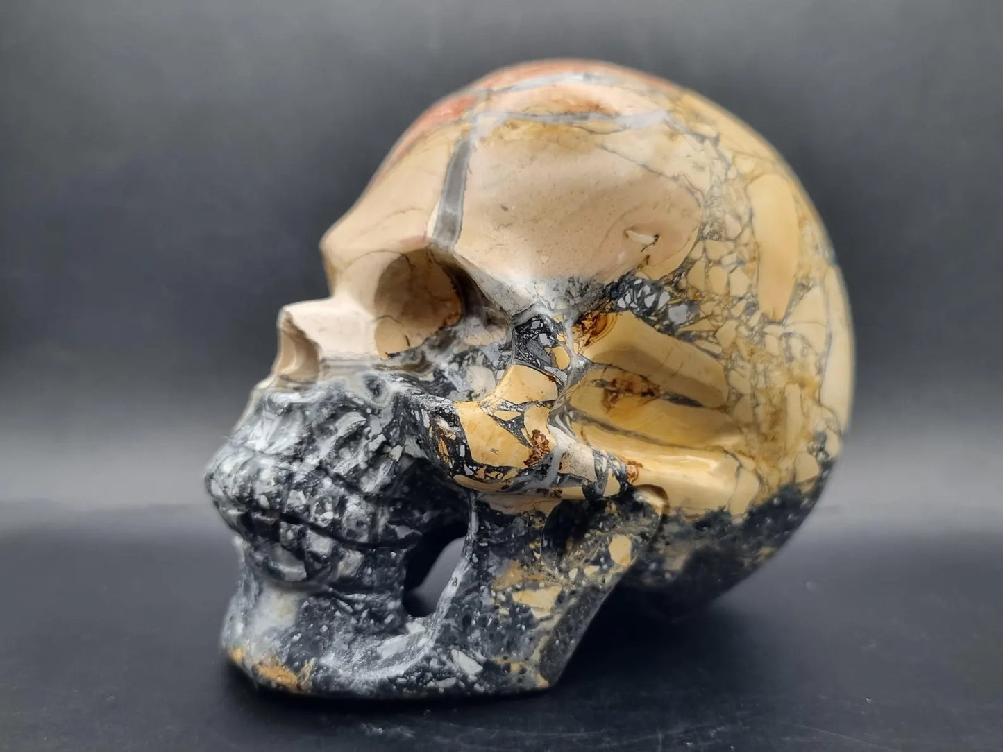 maligano jasper skull carving